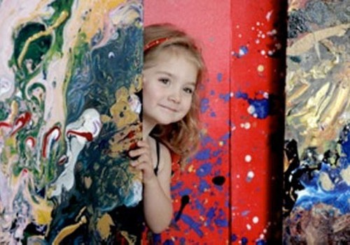 Картины 4-летней художницы уже покупают коллекционеры